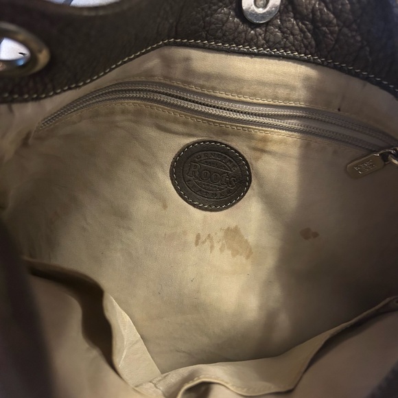 VGUC Roots Olivia brown leather bag - Picture 4 of 4